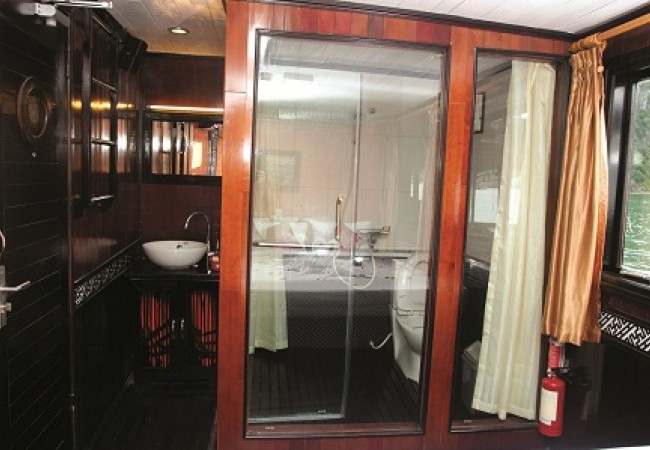 Paragon Sancy Cruise bathroom